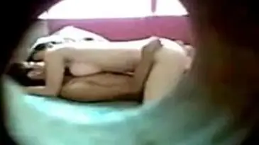 Aksi Ngintip Perawat Cantik Bersetubuh Kasur